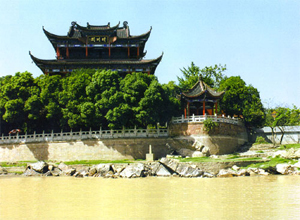 QingChuan(Sunny Valley) Pavilion, facing the Yellow Crane Tower